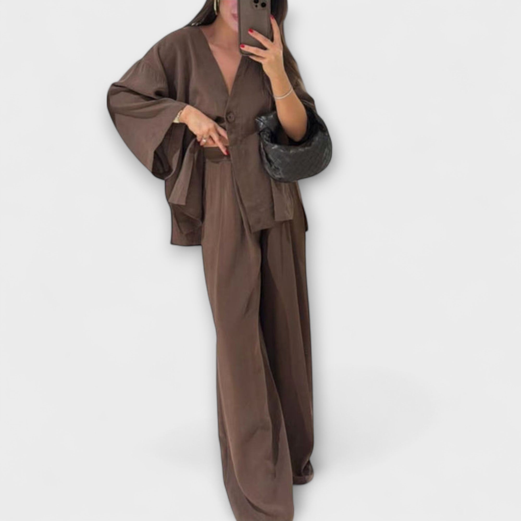 Jacqueline - Avslappet V-hals Topp og Bukse Duo