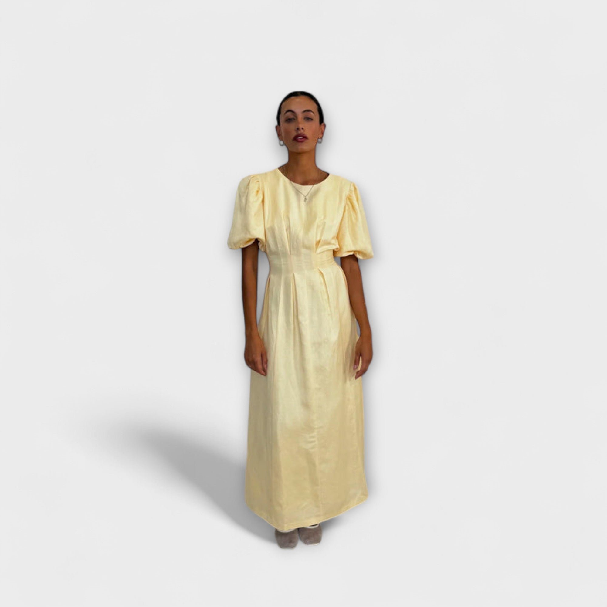 Josephine - Smørgul Maxikjole med luftig design