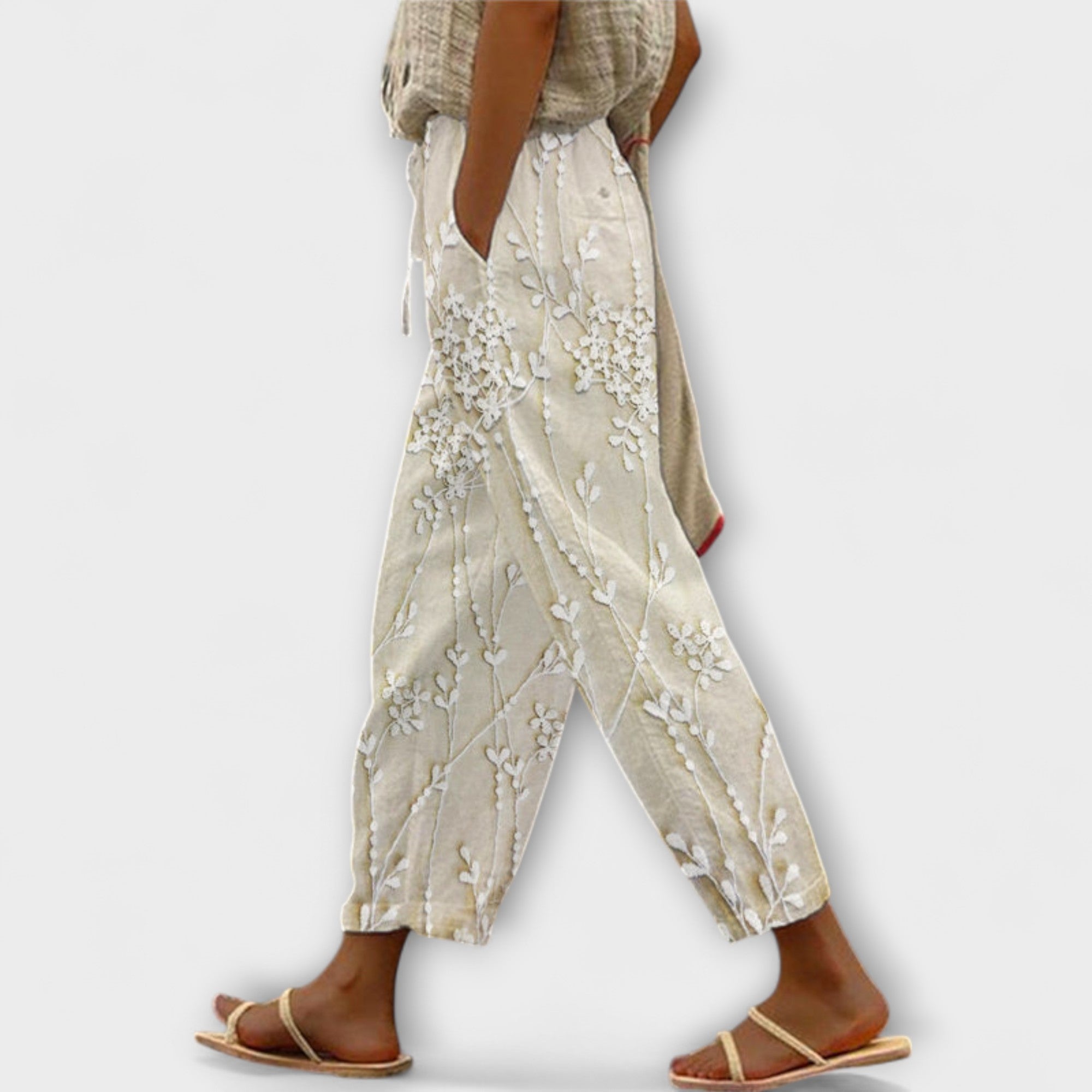 Zoey - Tryckta byxor med mönster av druvblad