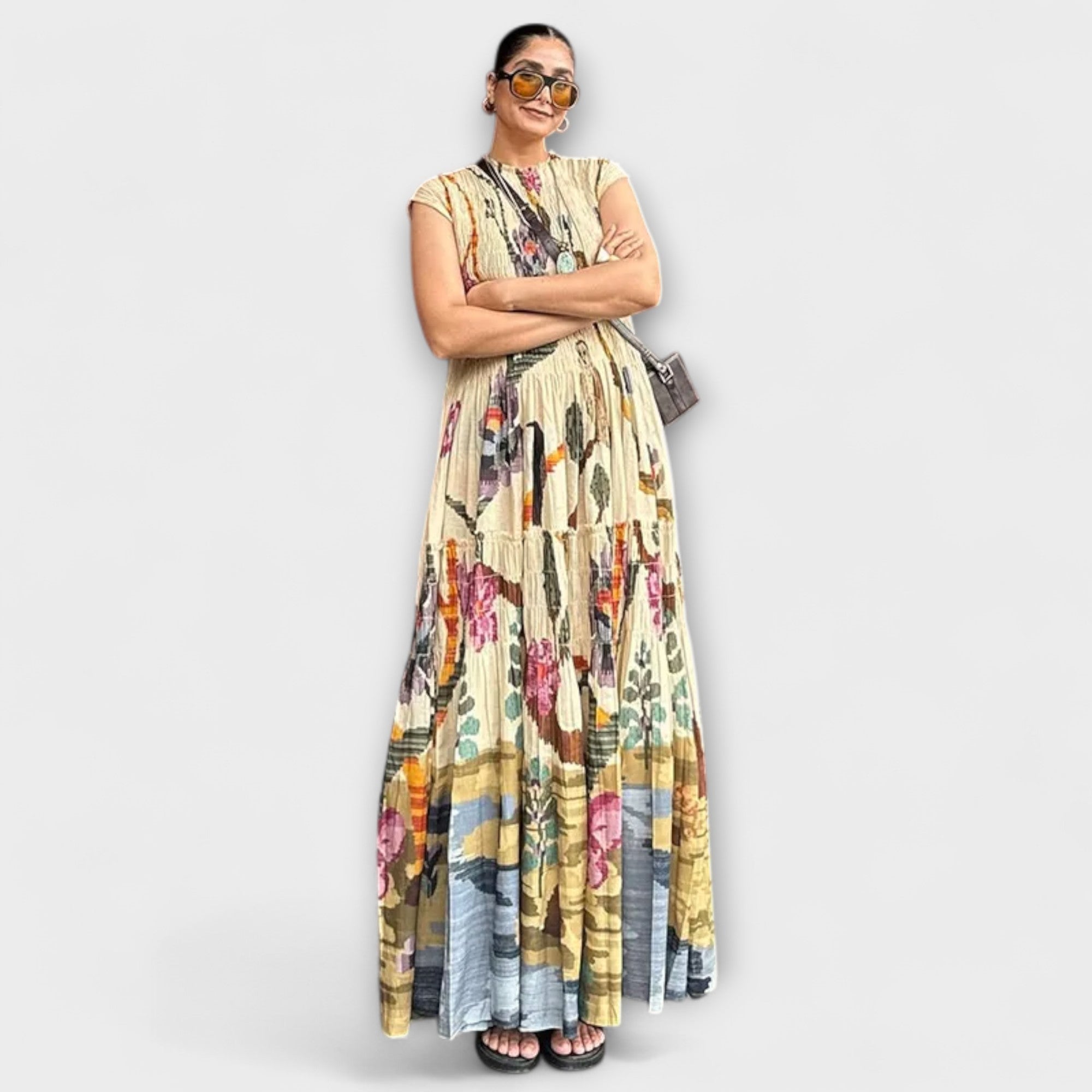 Elegant plisseret kjole med lange ærmer